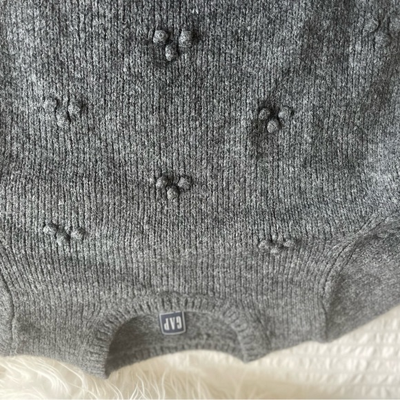 Gap size small grey wool sweater with knobby details - Picture 4 of 6